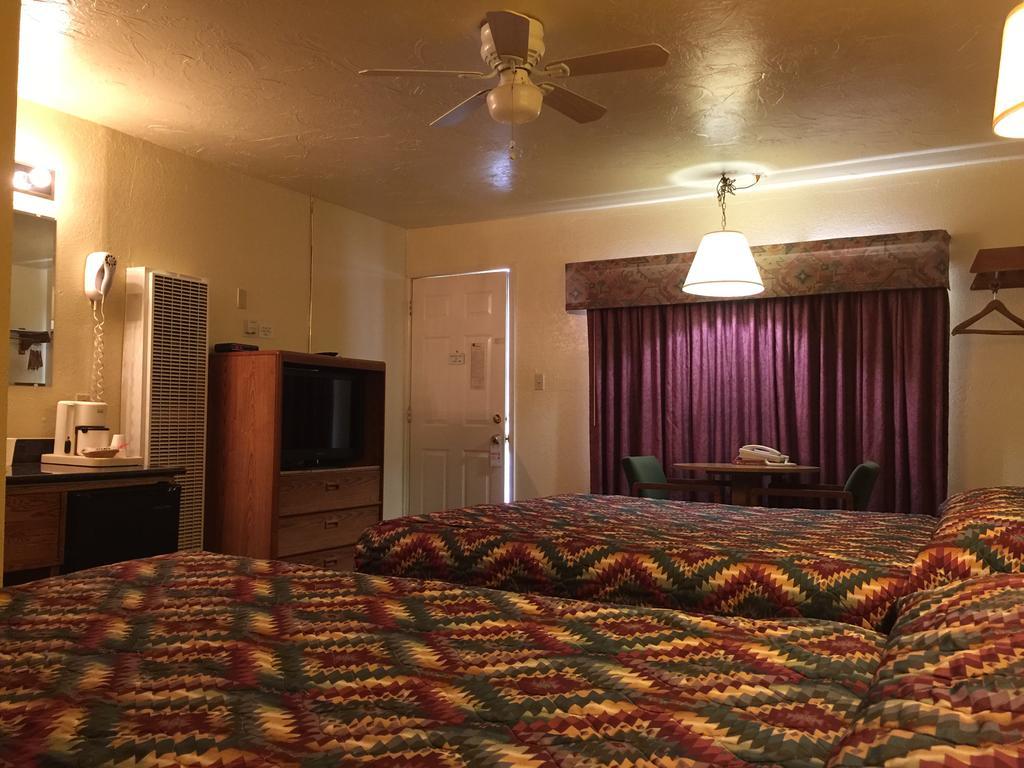 Kiva Motel Шоу Лоу Екстериор снимка